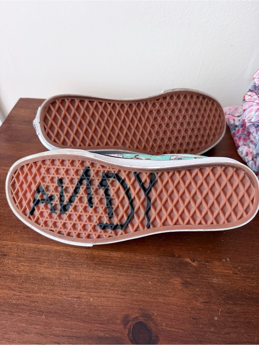 Vans x Disney Pixar Toy Story Andy Room Sneakers Size 6.5/8 Slinky Dog Keychain - Picture 11 of 12